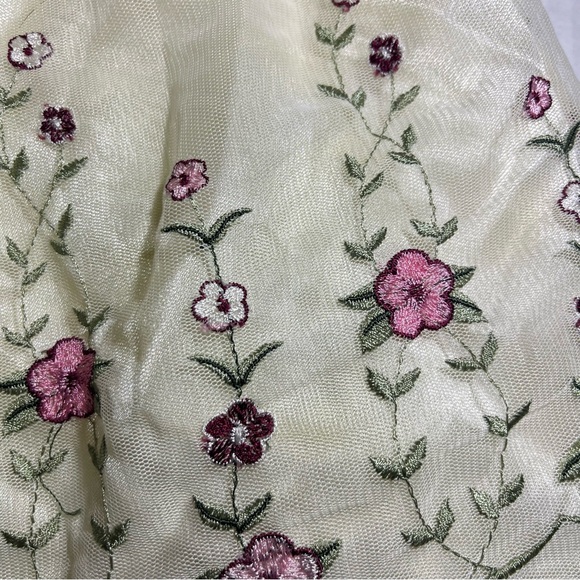 Girls 4T Velvet and Floral Embroidered Dress - Picture 4 of 6